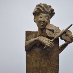 Loek Bos – Violinist, bronze sculpture for sale, detail view of sculpture, height 41 cm, with base 54 cm