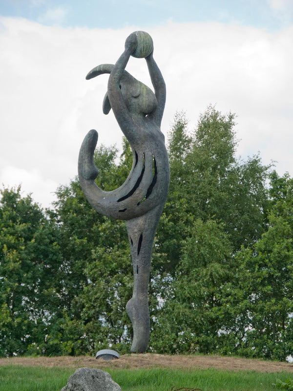 Large statue of a dancing hare along the A28 motorway from the frons side