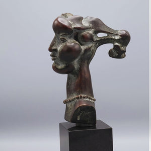 Bronze sculpture "Portrait of a girl" - Fons Bemelmans