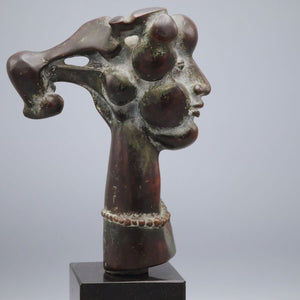 Bronze sculpture "Portrait of a girl" - Fons Bemelmans