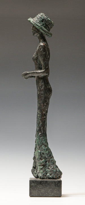 Bronze sculpture | Lady with Hat | 59 cm high | 20th century | Signed in bronze | 
side view left