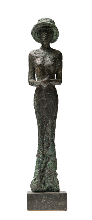 Bronze sculpture | Lady with Hat | 59 cm high | 20th century | Signed in bronze | Front view