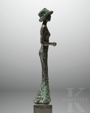 Bronze sculpture | Lady with Hat | 59 cm height | green patinated | side view