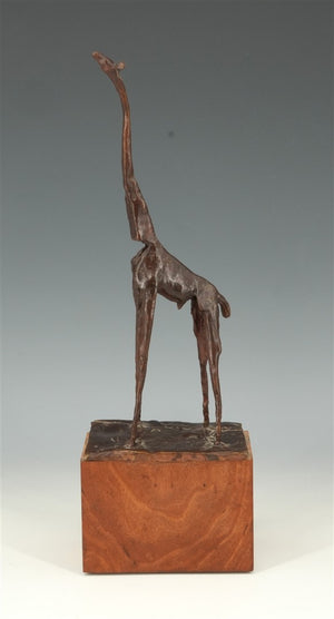 Bronzen beeld van een staande Giraffe - Hans Sassen