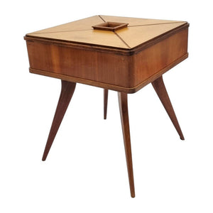 A very rare square wooden storage table - Vittorio Lombardi, Milan, Italy ca.1950. Height 61 cm, width 52 cm, depth 52 cm.