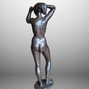 Flory Italianer | staand vrouwelijk naakt | Bronzen sculptuur | Gesigneerd en gedateerd 1980 | achterzijde