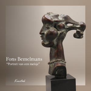 Fons Bemelmans | “Portrait of a Girl” | Bronze sculpture | Total height incl. base 32 cm, width 17 cm | Signed | Side view left side with name gallery