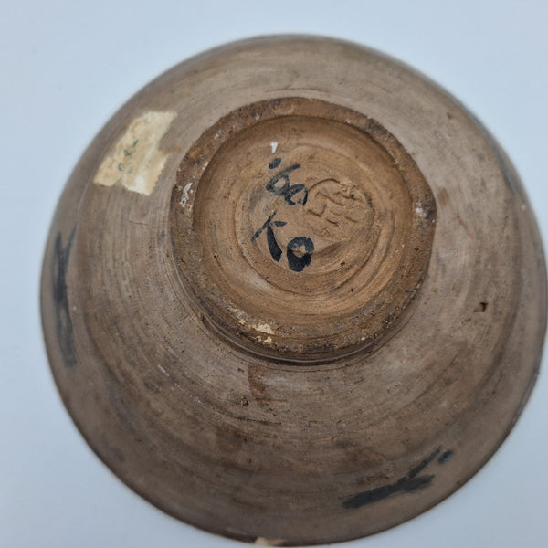 Harm Kamerlingh Onnes - bowl on foot, decorated with an image of a shrimp, Bottom with mark HKO