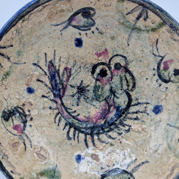 Harm Kamerlingh Onnes - bowl on foot, decorated with an image of a shrimp, Close-up.