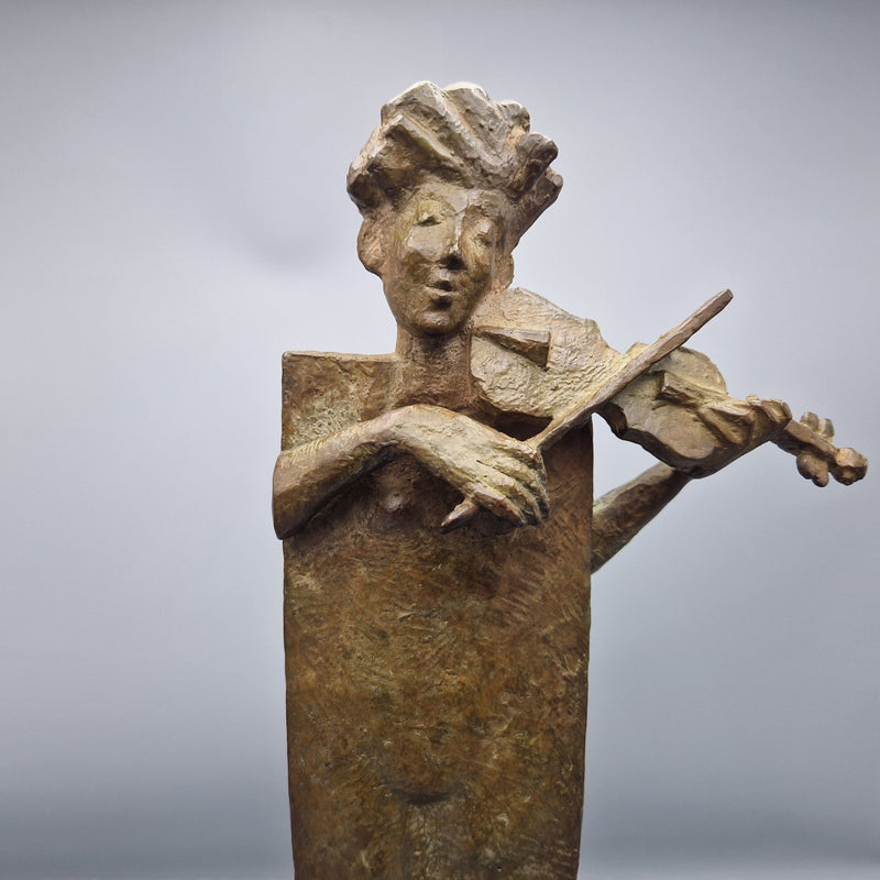 Loek Bos | Bronze sculpture “Violinist” | 41 cm high (base 54 cm) | Signed on the base | front
side, close-up