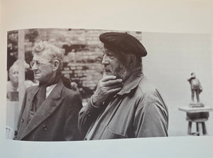 picture from the book of Pieter d'Hont with both the writer simon carmiggelt and Pieter d'Hont