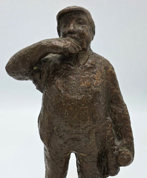 Pieter d'Hont (1917-1997) | The pub owner ) Bronze sculpture | Height 21 cm | closeup front view