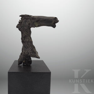 Theo van der Nahmer | Bronze sculptuere | Horse head | height 24 cm, width 10 cm | close-up - right side