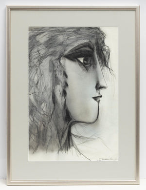 Portret van een vrouw van Theo van der Nahmer uit 1974, houtskooltekening van een vrouw kijkend naar rechts. ingelijst