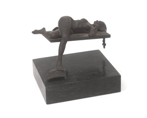 Wim Korink - Bronze statue of a reclining woman