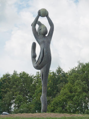 Large statue of a dancing hare along the A28 motorway - Yvonne Visser